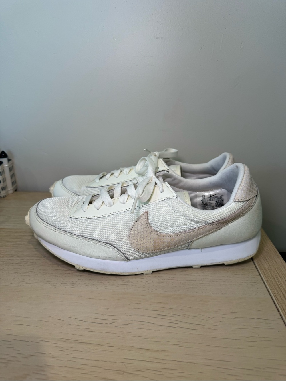 Nike Lace-Up Sneakers White Size 9.5